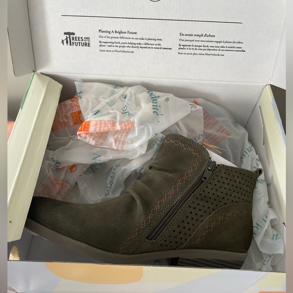 Earth Origins Collette Cheryl Classic Suede Ankle Boots - Size 8 - Picture 7 of 7